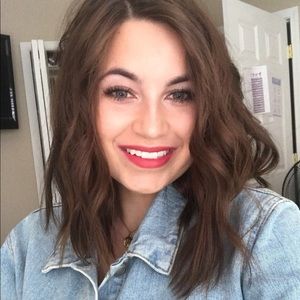 Meet your Posher, Hailey